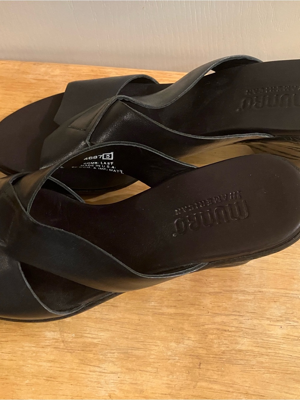 Munro Black Leather Crisscross Slide Sandals - Picture 4 of 7